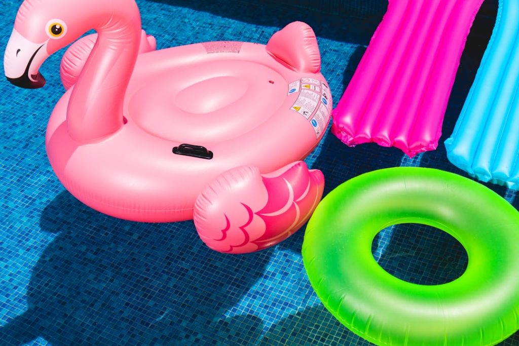 pink-inflatable-flamingo-and-green-inflatable-ring-55mysyrkf5w